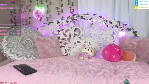 Snapshot of manicmomo chatting on January 3, 2025, 2:54 am Momo online show from January 3, 2025, 2:54 am