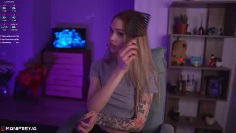 Snapshot of manifreyja chatting on December 3, 2024, 2:47 am Amelie online show from December 3, 2024, 2:47 am