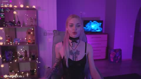 Snapshot of manifreyja chatting on February 10, 2025, 10:09 pm Amelie online show from February 10, 2025, 10:09 pm