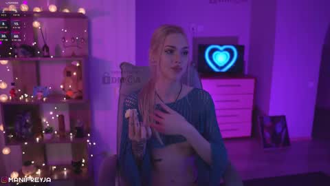 Snapshot of manifreyja chatting on February 12, 2025, 1:19 am Amelie online show from February 12, 2025, 1:19 am