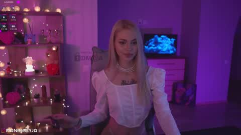 Snapshot of manifreyja chatting on February 12, 2025, 11:51 pm Amelie online show from February 12, 2025, 11:51 pm