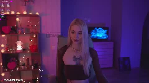 Snapshot of manifreyja chatting on February 13, 2025, 8:55 pm Amelie online show from February 13, 2025, 8:55 pm