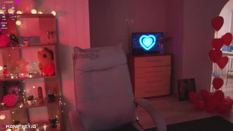 Snapshot of manifreyja chatting on March 4, 2025, 10:49 pm Amelie online show from March 4, 2025, 10:49 pm