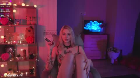 Snapshot of manifreyja chatting on March 9, 2025, 11:56 pm Amelie online show from March 9, 2025, 11:56 pm