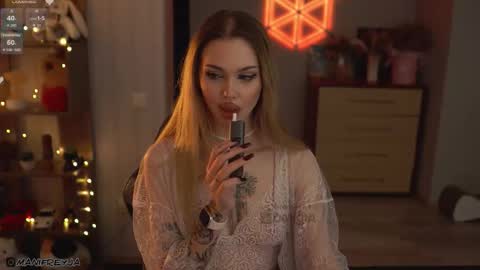 Snapshot of manifreyja chatting on October 1, 2025, 11:33 pm Amelie online show from October 1, 2025, 11:33 pm