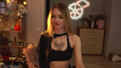 Snapshot of manifreyja chatting on October 11, 2025, 8:40 pm Amelie online show from October 11, 2025, 8:40 pm