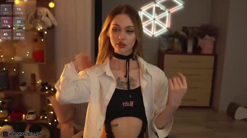 Snapshot of manifreyja chatting on October 13, 2025, 9:48 pm Amelie online show from October 13, 2025, 9:48 pm