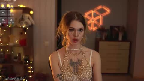 Snapshot of manifreyja chatting on October 26, 2025, 3:23 am Amelie online show from October 26, 2025, 3:23 am