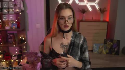 Snapshot of manifreyja chatting on November 9, 2025, 12:09 am Amelie online show from November 9, 2025, 12:09 am