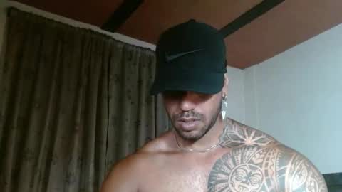 Snapshot of manolofitt chatting on May 13, 2026, 3:53 pm Manolo online show from May 13, 2026, 3:53 pm