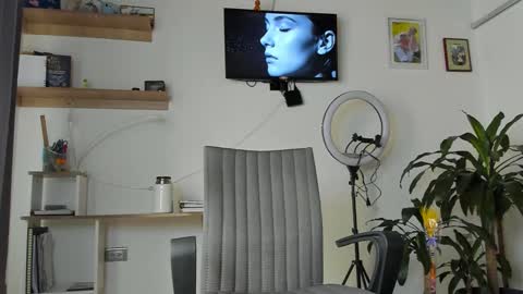 manucute 23  online show from January 18, 2026, 3:49 pm