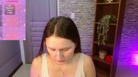 Snapshot of manue_bela chatting on February 22, 2025, 11:13 am Angela online show from February 22, 2025, 11:13 am