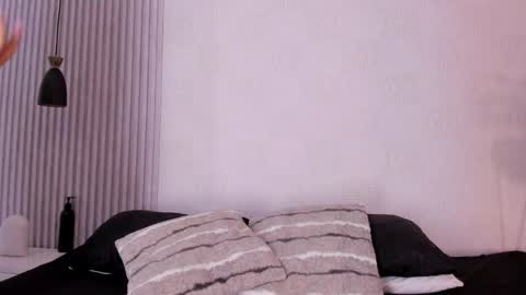 manuela_montes_ online show from April 6, 2026, 11:33 am