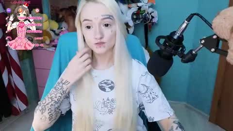 Snapshot of manuela_unicorn chatting on March 4, 2025, 8:38 pm Manuela online show from March 4, 2025, 8:38 pm