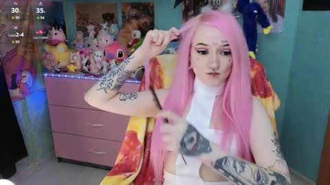 Manuela online show from December 4, 2025, 8:17 pm