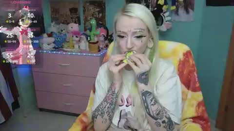 Manuela online show from July 14, 2026, 5:51 pm