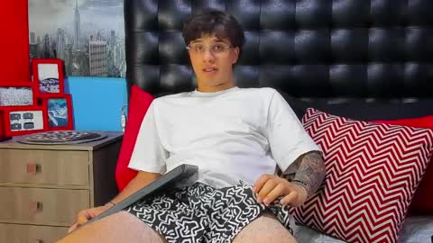 Manuel online show from April 6, 2026, 10:33 pm