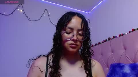 Snapshot of manumeow_ chatting on December 1, 2025, 10:26 pm Manu online show from December 1, 2025, 10:26 pm