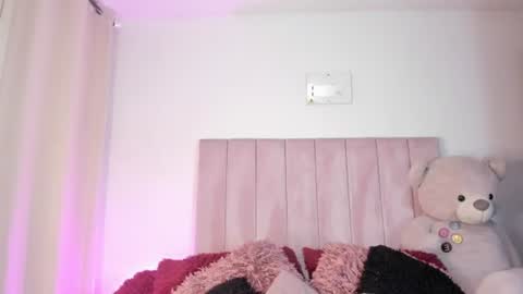 Snapshot of mara_sans chatting on June 10, 2026, 8:19 pm Mara online show from June 10, 2026, 8:19 pm