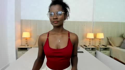 Mara Sinclair online show from June 3, 2026, 7:19 pm