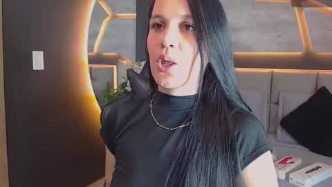 Mara Hanson online show from December 19, 2025, 2:35 pm