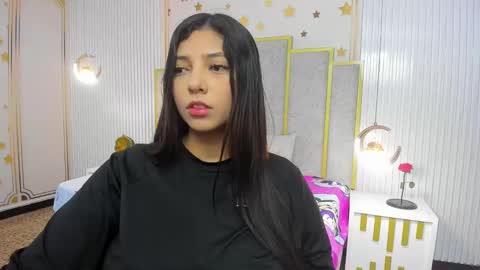 Snapshot of maraluna_ chatting on October 4, 2025, 10:57 am Maraluna online show from October 4, 2025, 10:57 am