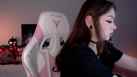 Snapshot of marceline_red chatting on November 26, 2025, 10:05 am Lady Marceline online show from November 26, 2025, 10:05 am