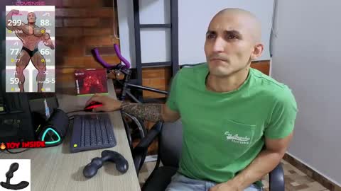 Marck  Independent model  online show from April 13, 2026, 1:33 am