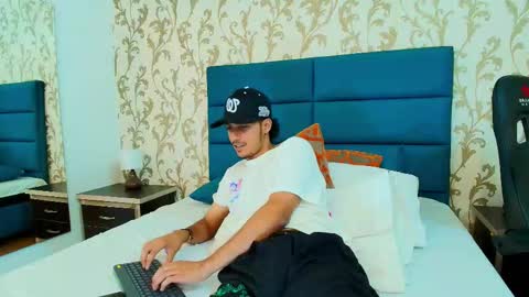 Snapshot of marcus_jeron chatting on October 3, 2025, 4:20 am marcus_jeron online show from October 3, 2025, 4:20 am