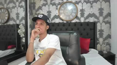 Snapshot of marcus_jeron chatting on October 31, 2025, 9:05 pm marcus_jeron online show from October 31, 2025, 9:05 pm