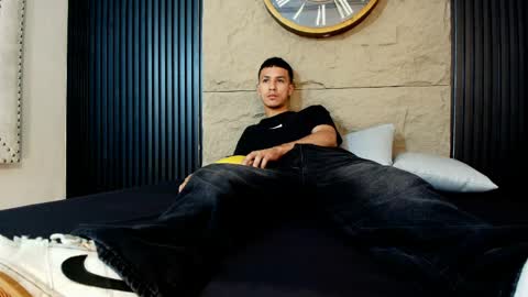 marcus_jeron online show from May 3, 2026, 1:22 am