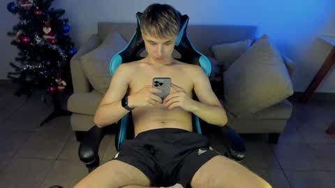 Snapshot of marcussmit chatting on December 20, 2024, 7:07 pm Marcus online show from December 20, 2024, 7:07 pm