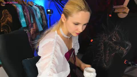 Snapshot of margaux_corsets6641000 chatting on October 22, 2025, 1:33 pm margaux_corsets6641000 online show from October 22, 2025, 1:33 pm
