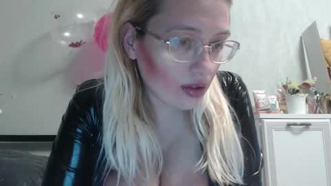 margo_shine online show from February 13, 2026, 5:20 pm