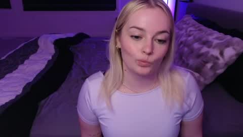 margot_robbie7 online show from May 20, 2026, 1:56 am