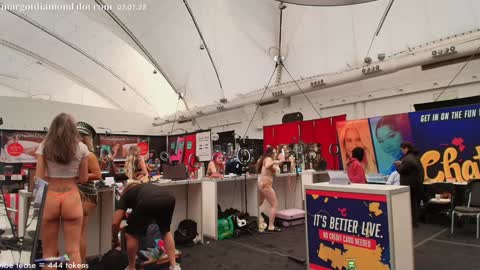 Snapshot of margotdiamond chatting on February 1, 2025, 10:02 pm online show from February 1, 2025, 10:02 pm