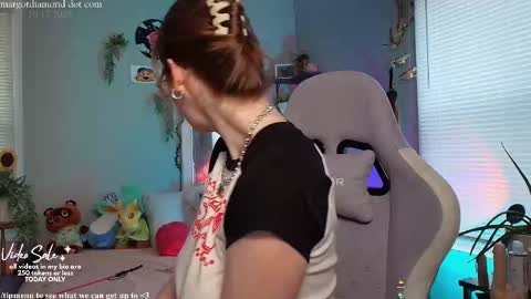 Snapshot of margotdiamond chatting on October 17, 2025, 3:03 pm online show from October 17, 2025, 3:03 pm