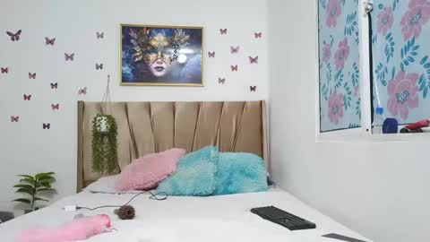 Snapshot of mari_curls chatting on September 20, 2025, 3:29 am mari_curls online show from September 20, 2025, 3:29 am