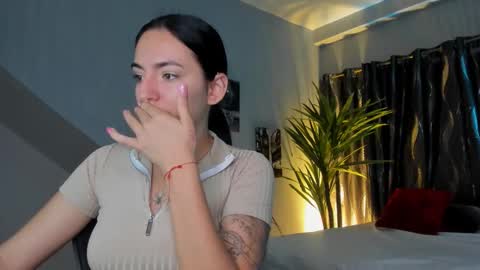 mari_salgado online show from September 12, 2025, 1:55 pm