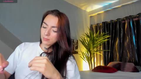 mari_salgado online show from September 17, 2025, 3:24 pm
