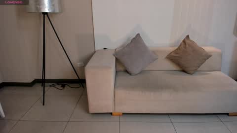 MARIA HERRERA  online show from October 4, 2025, 7:56 pm