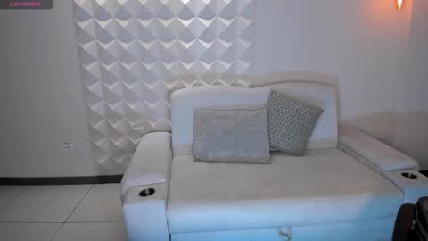 MARIA HERRERA  online show from March 7, 2026, 10:07 pm