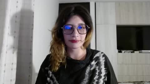 Mariana online show from December 30, 2024, 7:42 pm