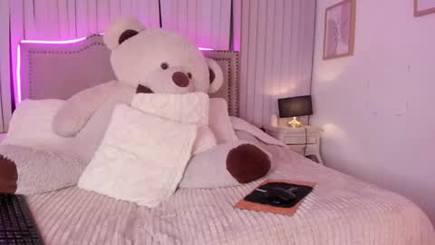 mariana__thompson online show from March 27, 2026, 8:26 am
