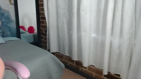 marianasmiith_ online show from September 12, 2025, 11:54 am