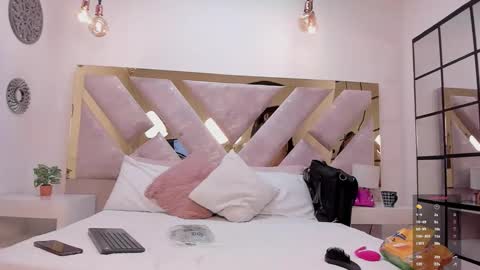 Snapshot of marianee_rousse chatting on October 26, 2025, 10:58 pm Marianee Rousse online show from October 26, 2025, 10:58 pm