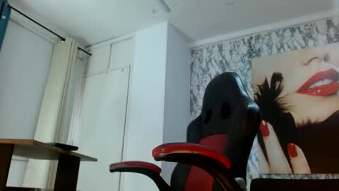 Snapshot of mariani_smith chatting on October 18, 2025, 12:17 pm Mariani online show from October 18, 2025, 12:17 pm