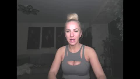 marianna1977 online show from April 23, 2026, 6:32 pm