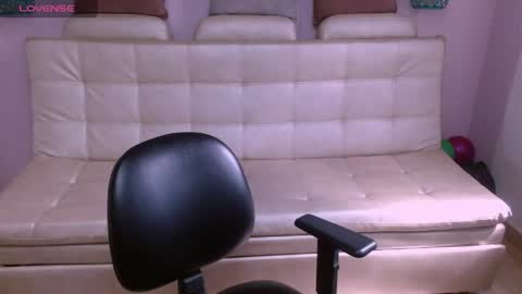 marianne_cam online show from June 3, 2026, 2:33 pm
