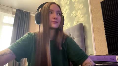 Snapshot of mariannekeetan chatting on November 29, 2025, 9:23 am Aria online show from November 29, 2025, 9:23 am